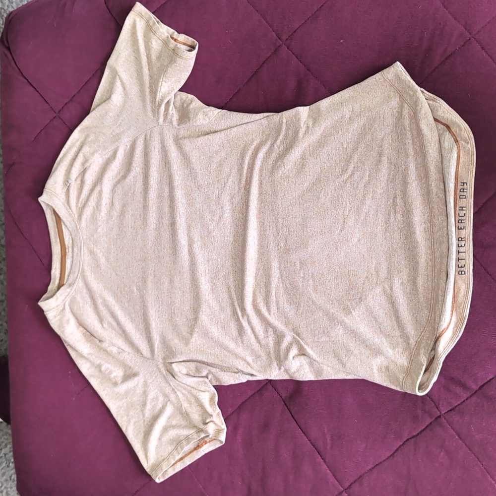 Lululemon men's License to Train short sleeve shirt, size medium